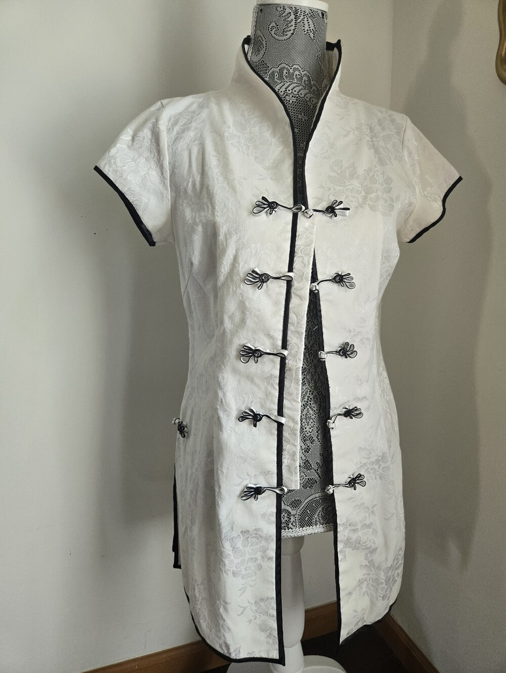 Vtgl White Brocade Mandarin Tunic Kimono Style with Black Trim Size S